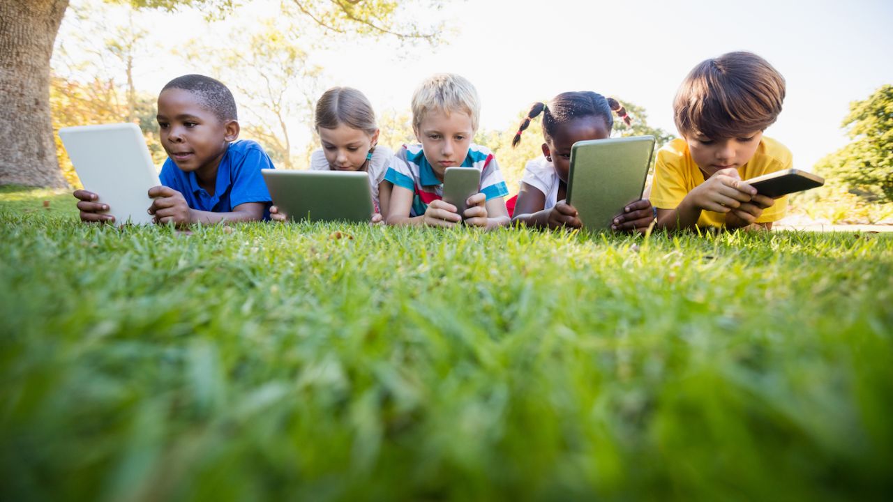 Generation Alpha: Statistics, Data and Trends (2025)